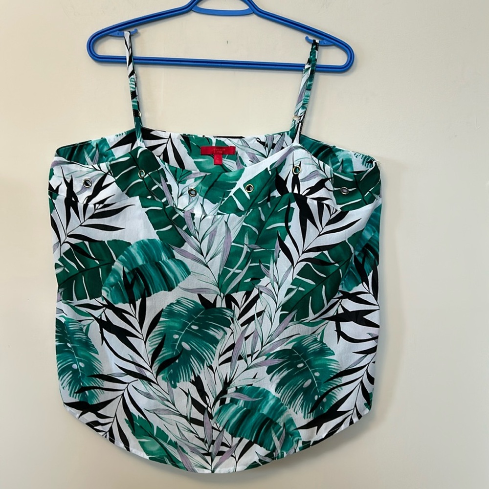 Jennifer Lopez summer top size XL green leafy print grommets in front straps